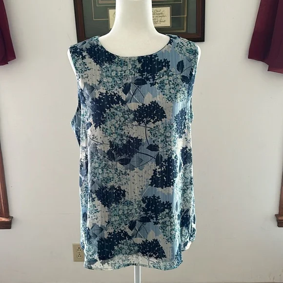 New direction, women’s sleeveless blouse lined. New with tags. Light/Dark Blue. - Picture 3 of 11